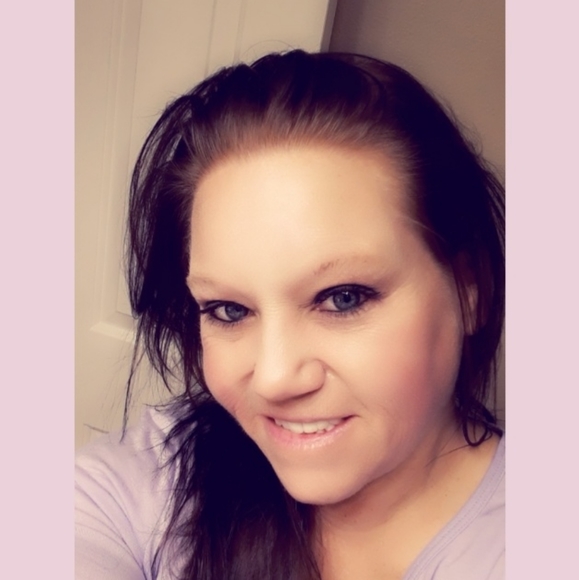 Meet your Posher, Kristy - Picture 2 of 2